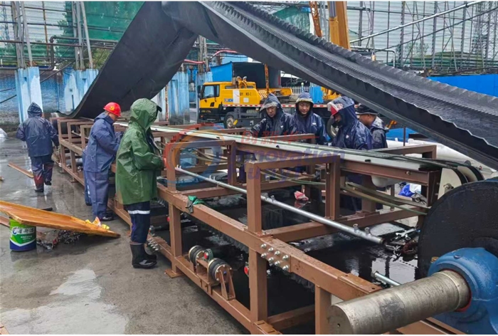 河南15㎡真空皮帶過(guò)濾機(jī)到貨安裝現(xiàn)場(chǎng)