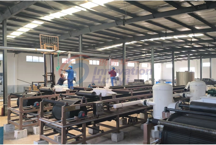 山東某硫酸鉀脫水項目三臺帶式真空過濾機安裝現(xiàn)場